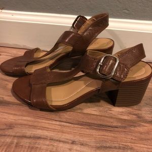 Sandals with block heel